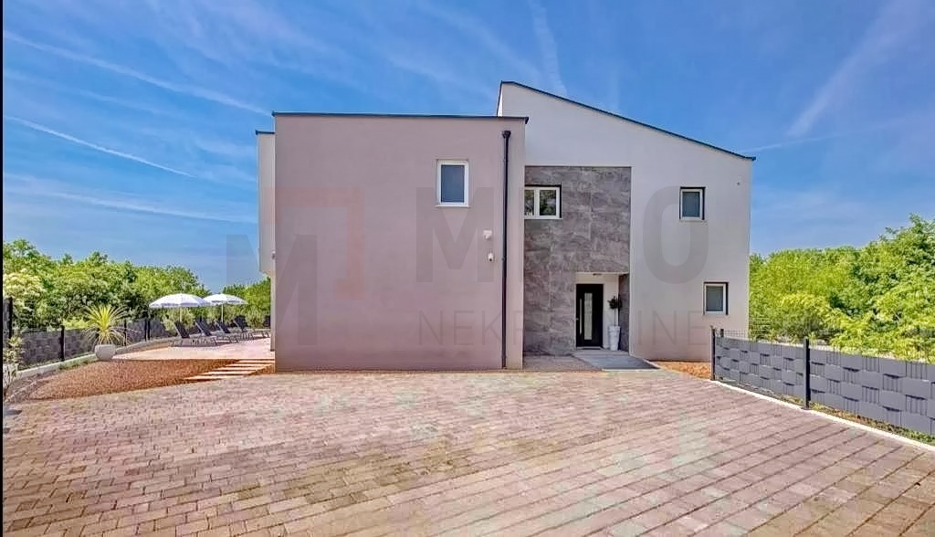 Vrbnik, okolica, nova moderna samostojeća kuća s bazenom