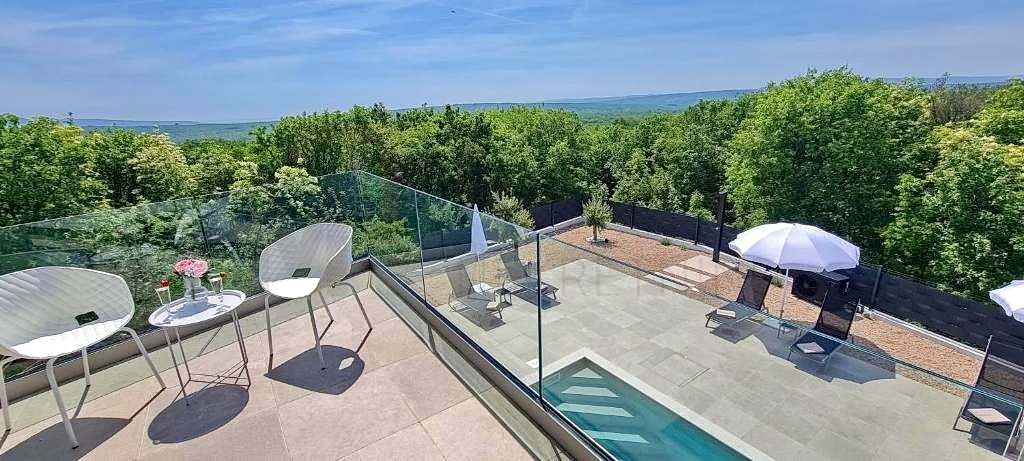 Vrbnik, okolica, nova moderna samostojeća kuća s bazenom