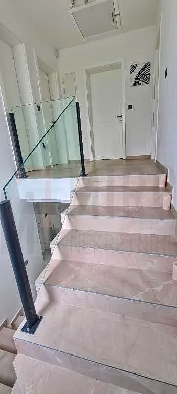 Vrbnik, okolica, nova moderna samostojeća kuća s bazenom