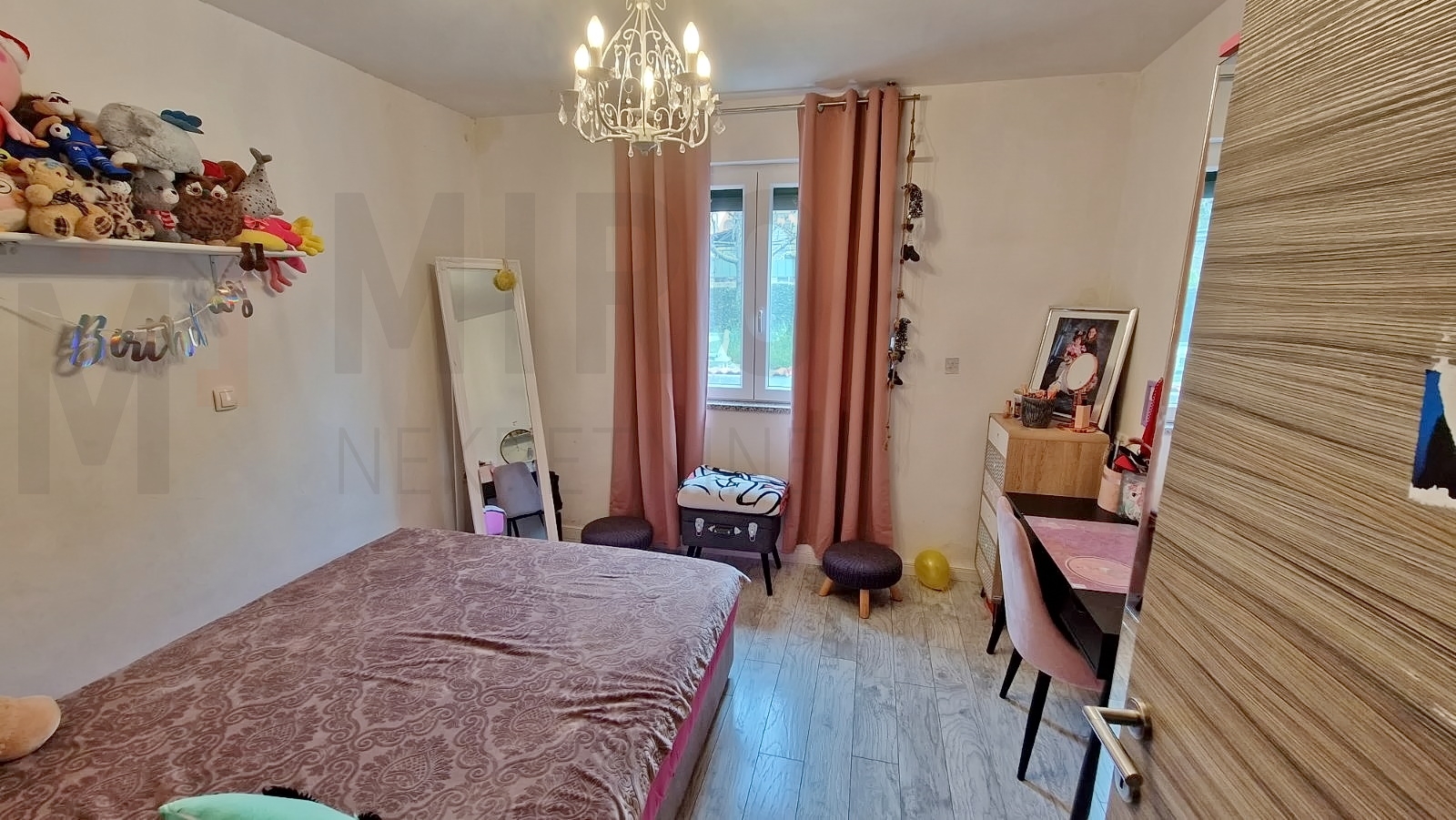 Grad Krk, lijepo namješten apartman u prizemlju s terasom i okućnicom , PRODAJA!