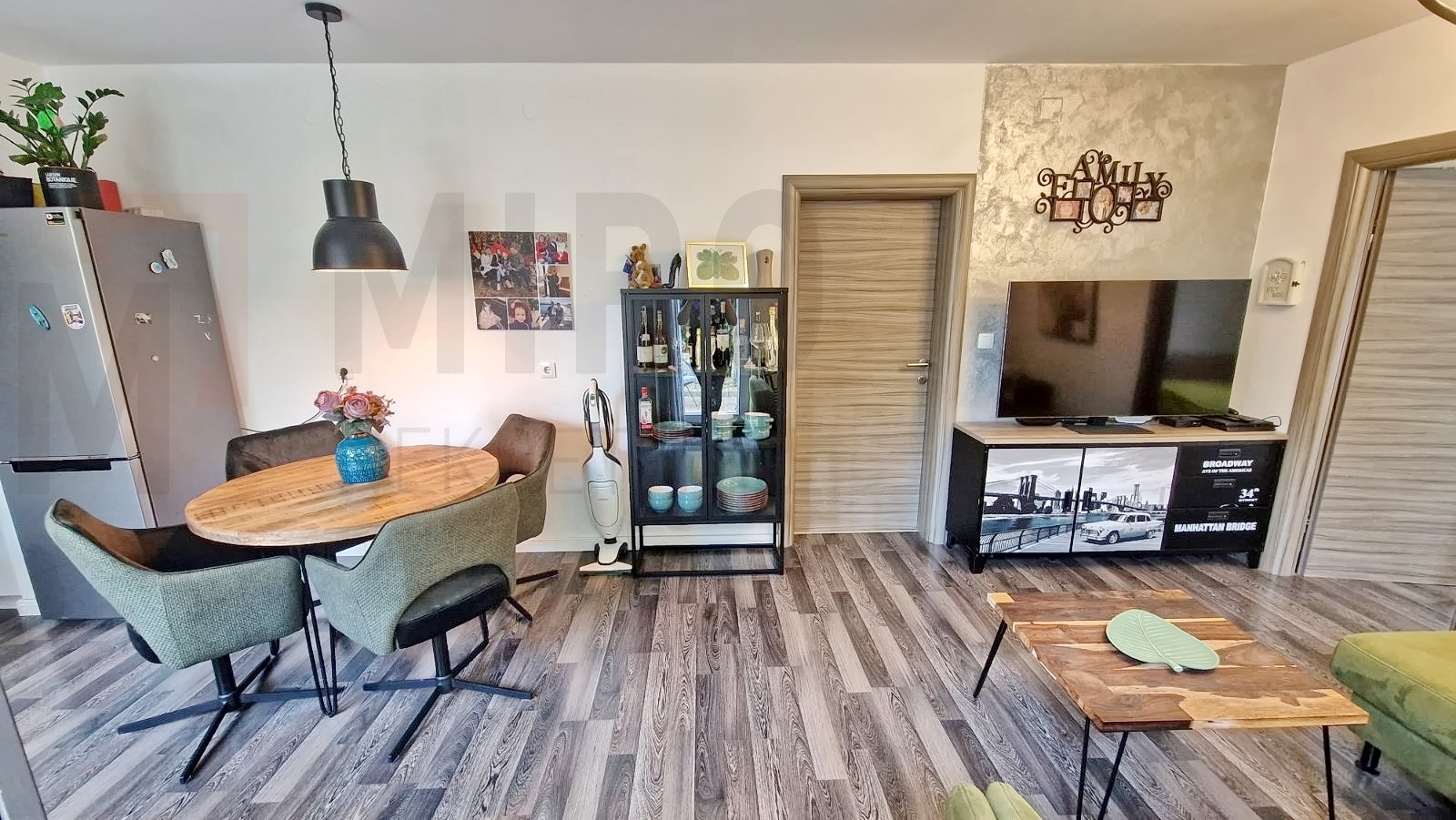 Grad Krk, lijepo namješten apartman u prizemlju s terasom i okućnicom , PRODAJA!