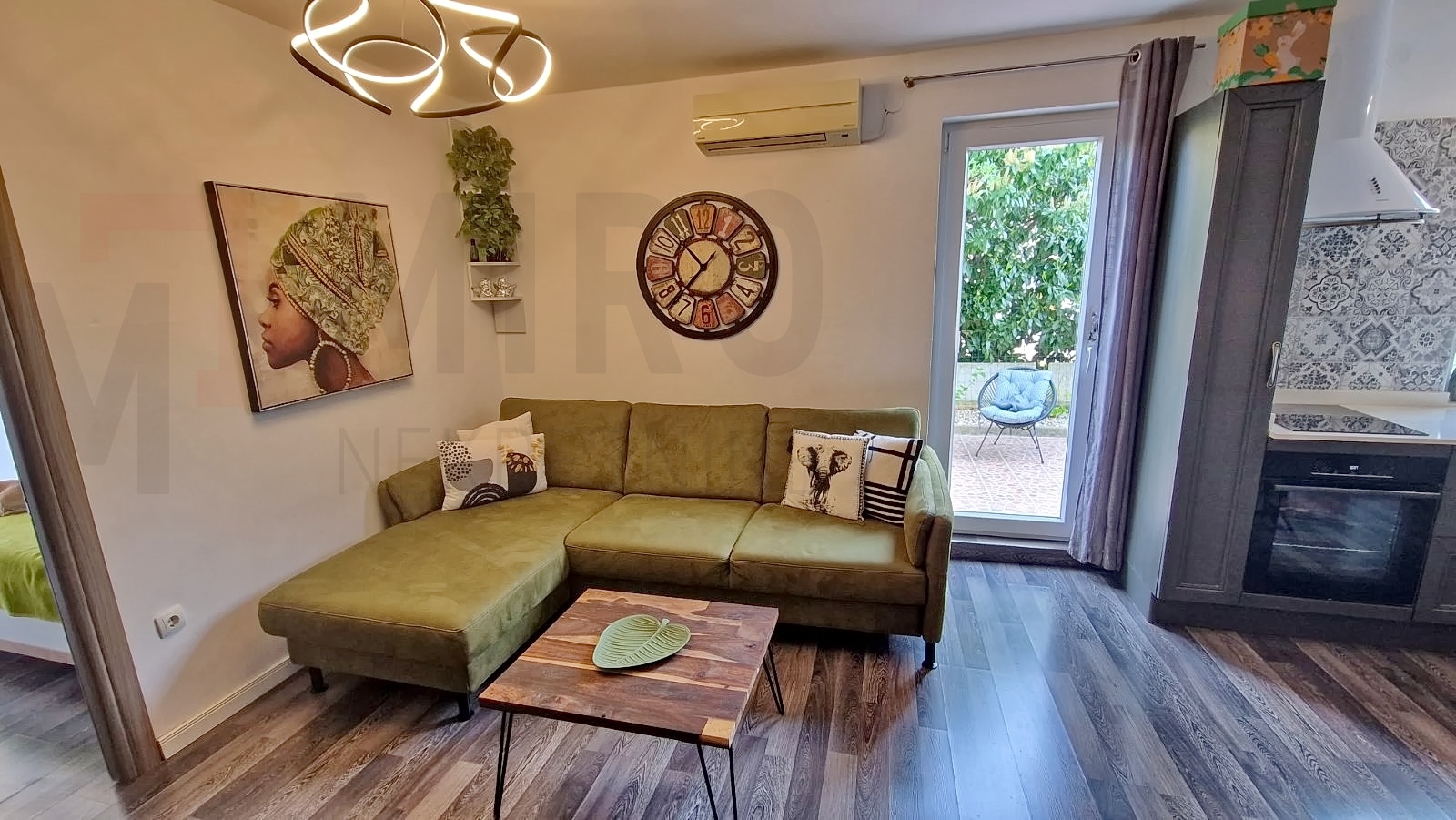 Grad Krk, lijepo namješten apartman u prizemlju s terasom i okućnicom , PRODAJA!
