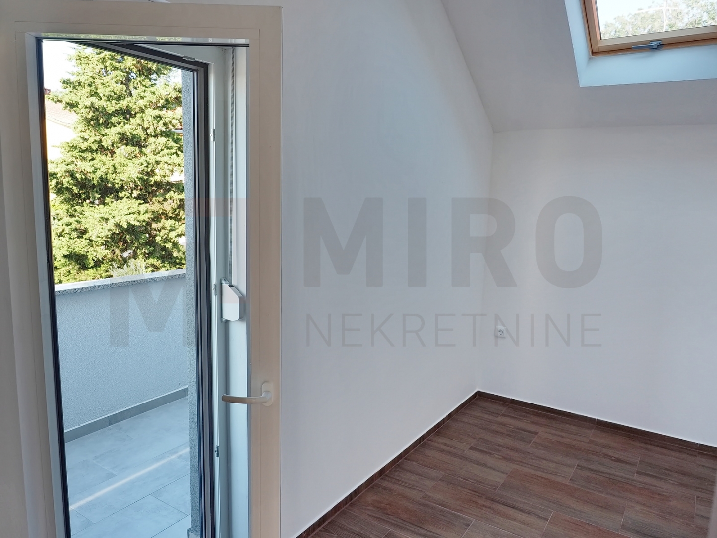 Krk, okolica, dvoetažni apartman s pogledom na more!