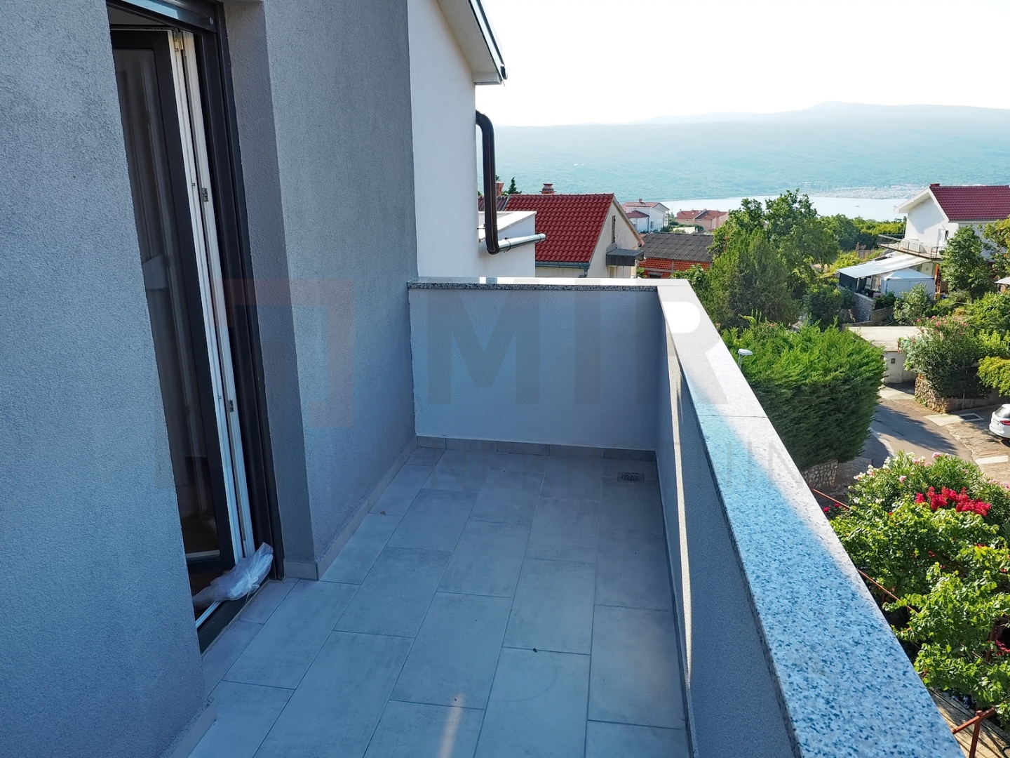 Krk, okolica, dvoetažni apartman s pogledom na more!