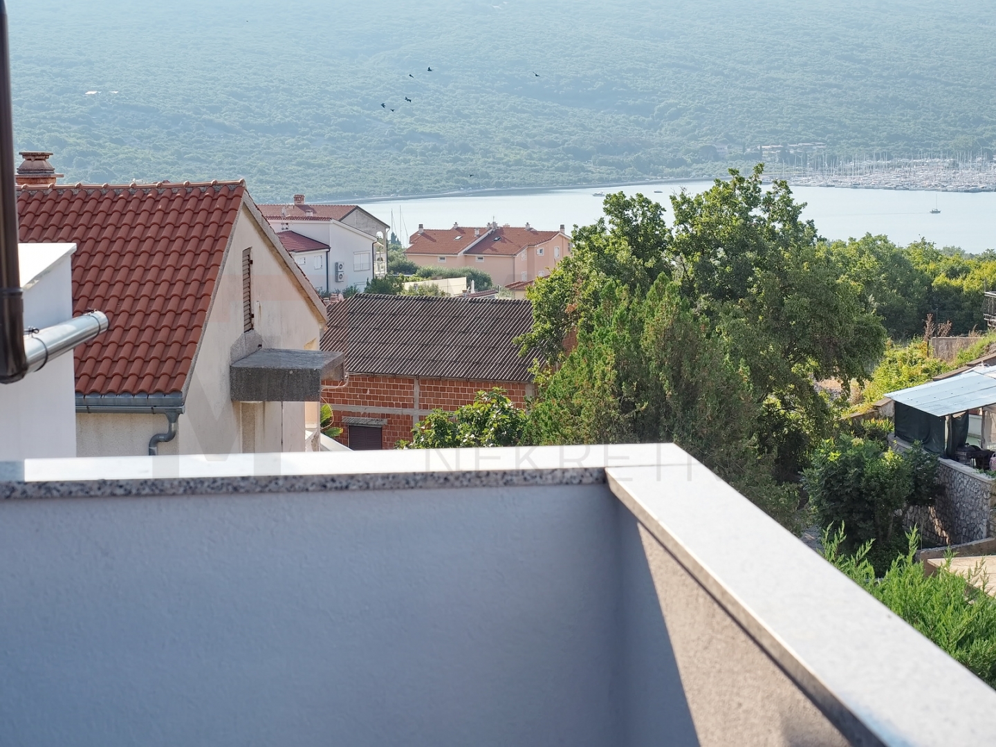 Krk, okolica, dvoetažni apartman s pogledom na more!