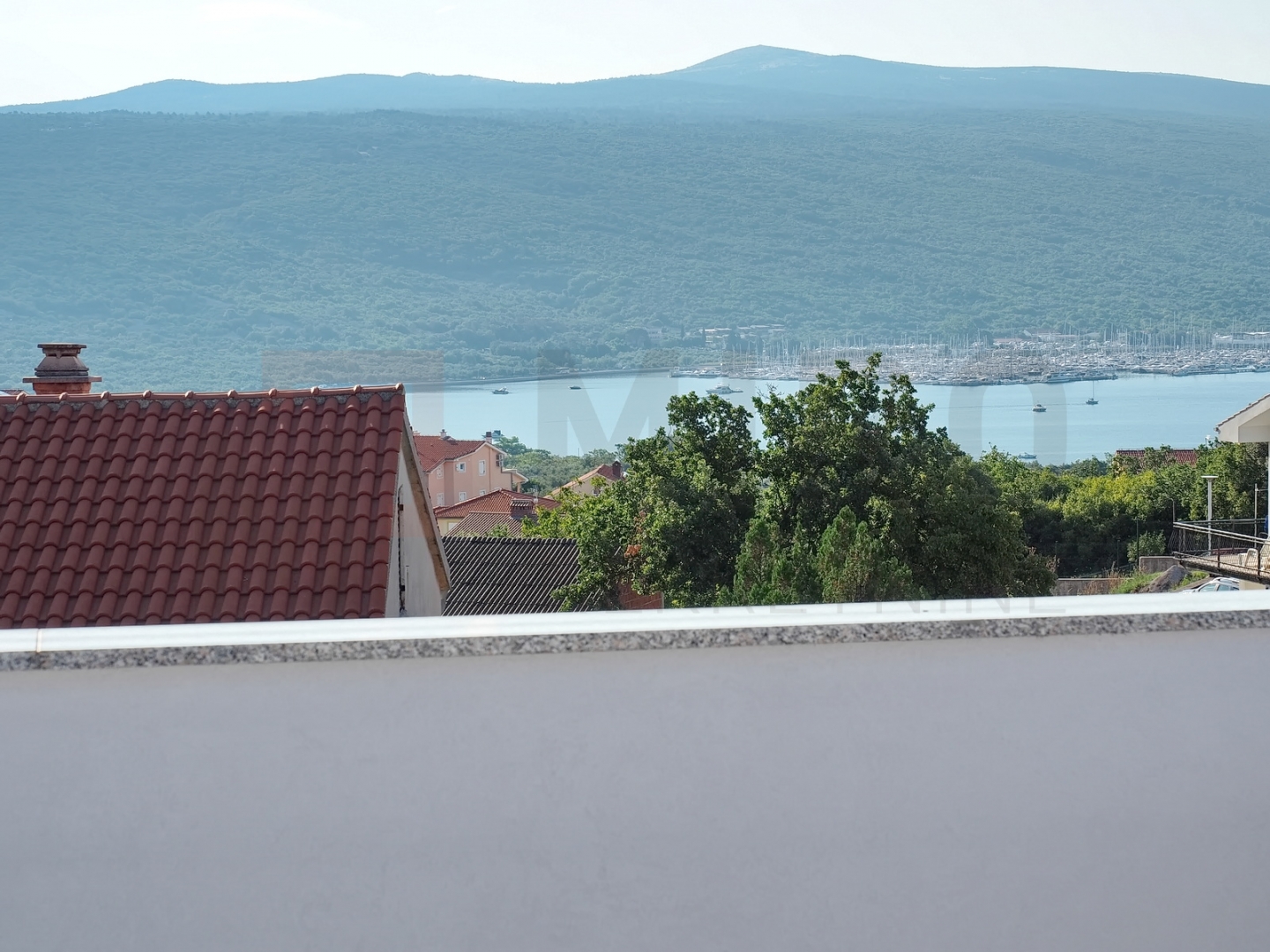 Krk, okolica, dvoetažni apartman s pogledom na more!