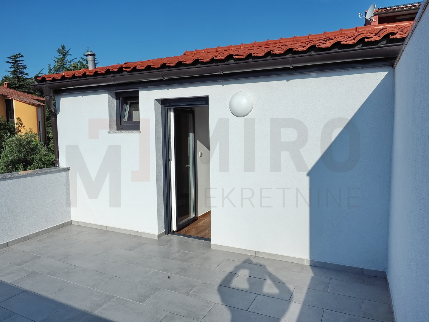 Krk, okolica, dvoetažni apartman s pogledom na more!
