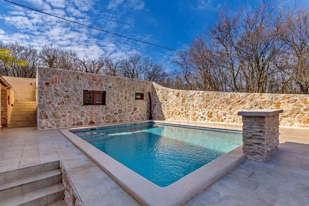 Dobrinj, okolica, kamena vila s bazenom, PRODAJA!