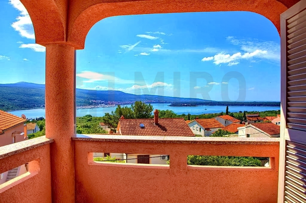Krk, okolica, namješten dvosobni apartmana s otvorenim pogledom na more