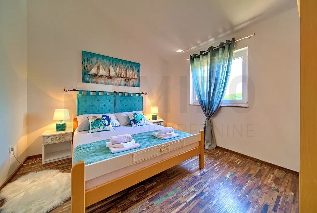 Krk, okolica, namješten dvosobni apartmana s otvorenim pogledom na more