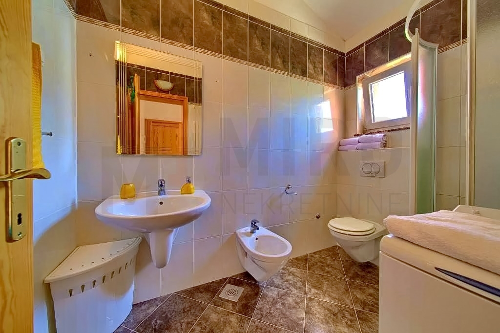 Krk, okolica, namješten dvosobni apartmana s otvorenim pogledom na more