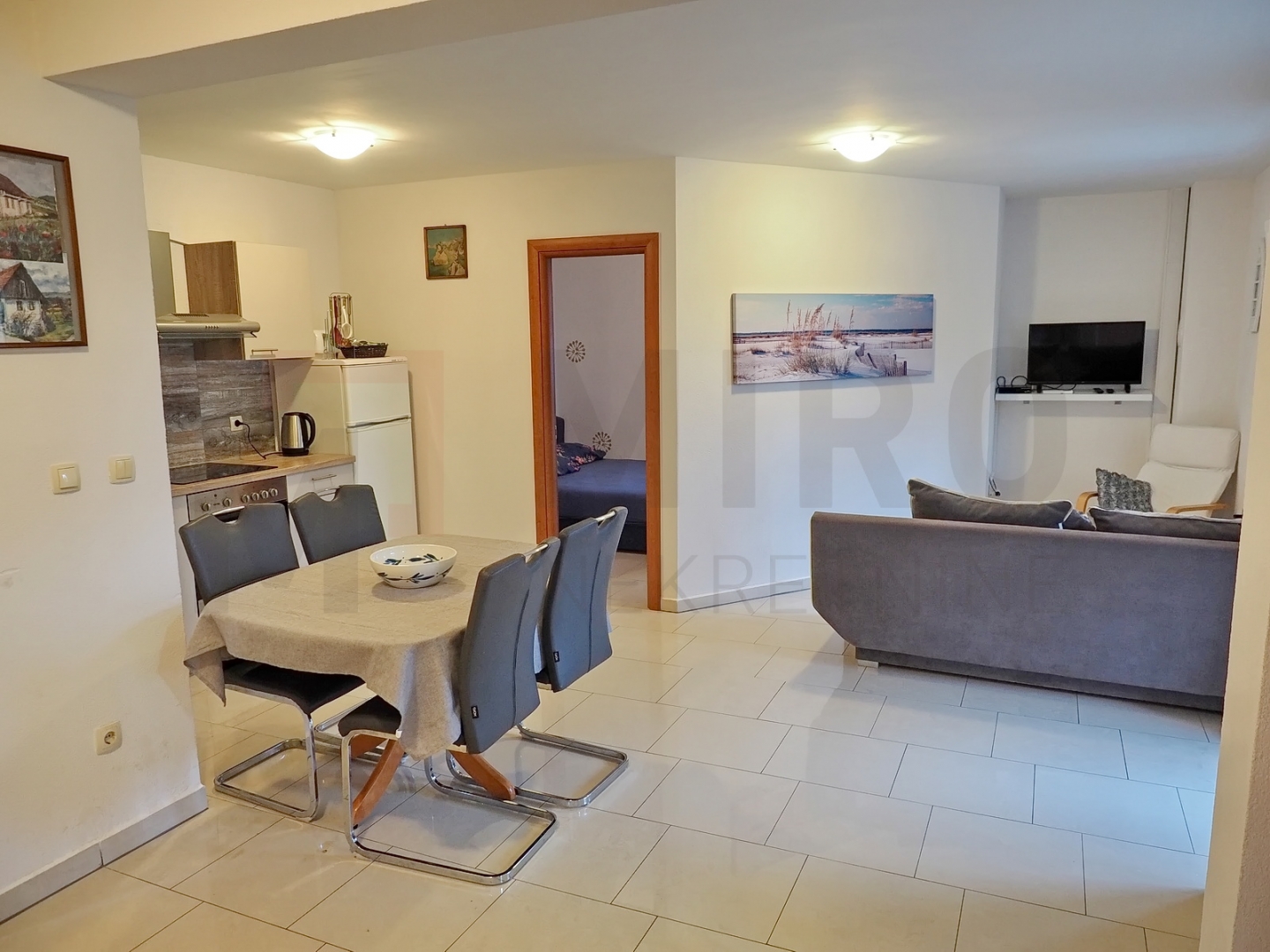 Krk, okolica, 2 apartmana s okućnicom i zajedničkim bazenom, PRODAJA!