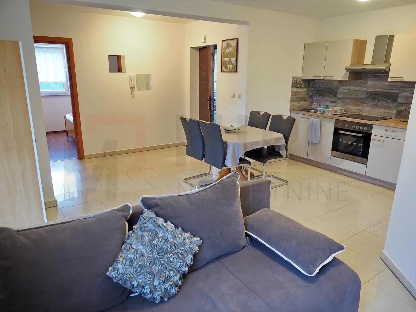 Krk, okolica, 2 apartmana s okućnicom i zajedničkim bazenom, PRODAJA!