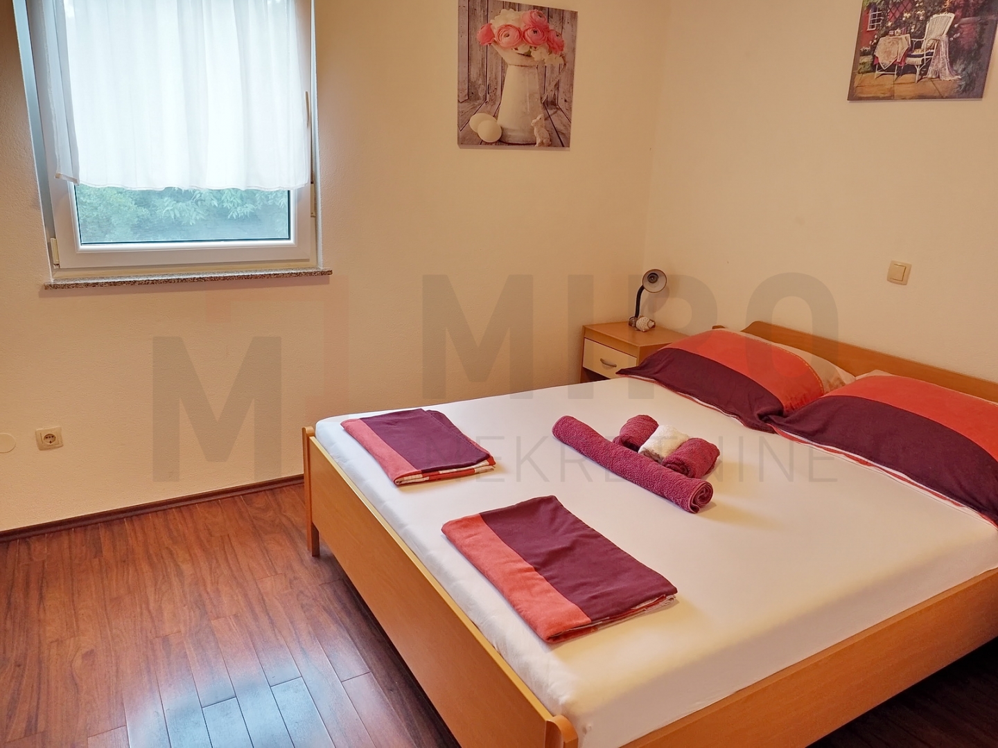Krk, okolica, 2 apartmana s okućnicom i zajedničkim bazenom, PRODAJA!