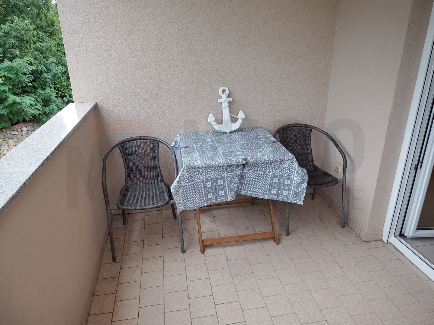 Krk, okolica, 2 apartmana s okućnicom i zajedničkim bazenom, PRODAJA!