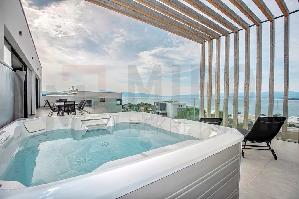 Malinska, moderan penthouse s panoramskim pogledom na more