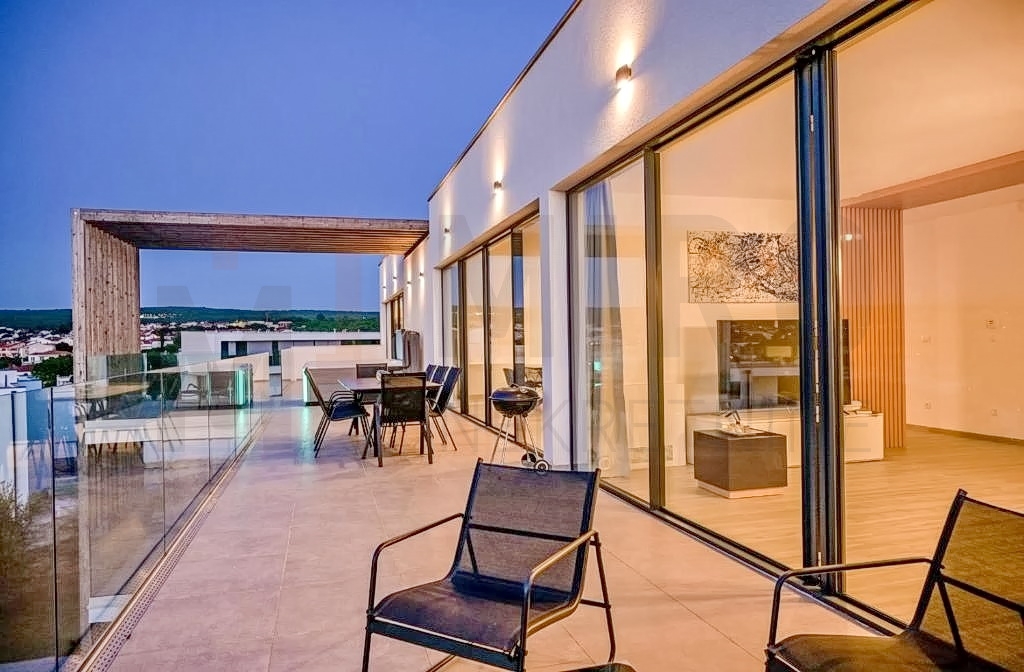 Malinska, moderan penthouse s panoramskim pogledom na more