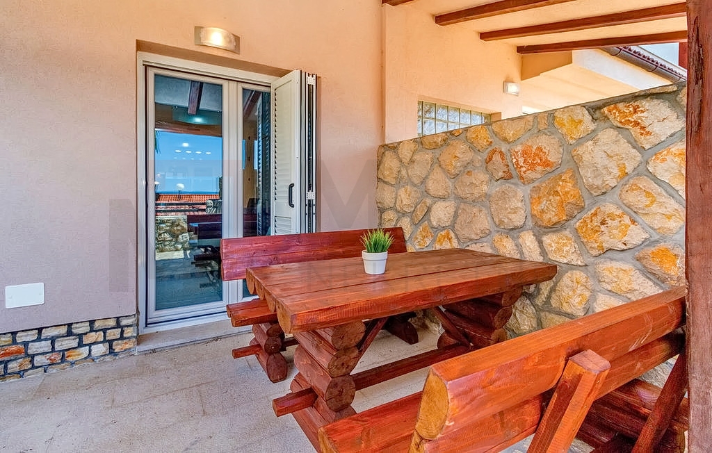 Crikvenica, okolica, namješten apartman blizu mora, PRODAJA!