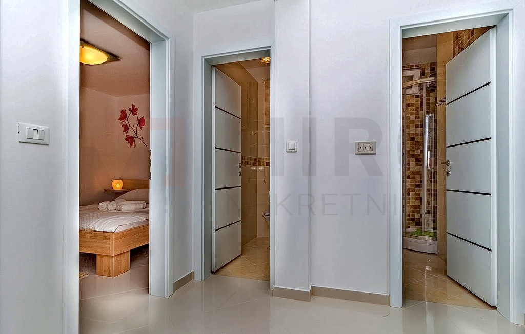 Crikvenica, okolica, namješten apartman blizu mora, PRODAJA!