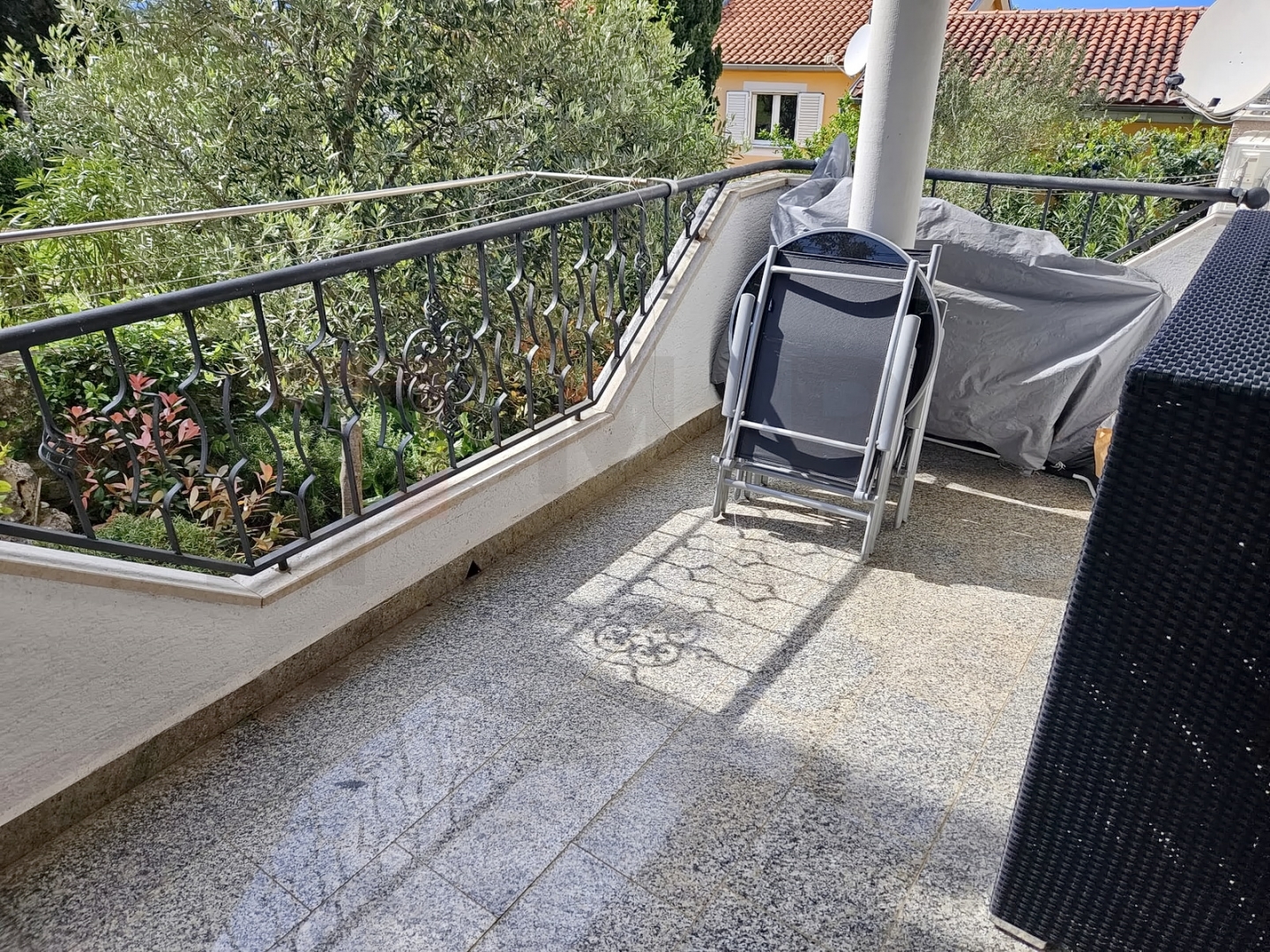 Malinska, namješten apartman 150m od mora,PRODAJA!