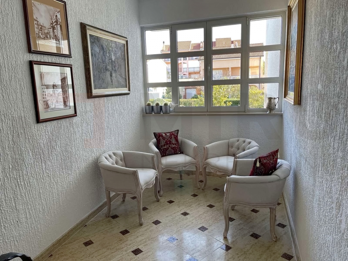 Malinska, apartmanska kuća s bazenom, PRODAJA!