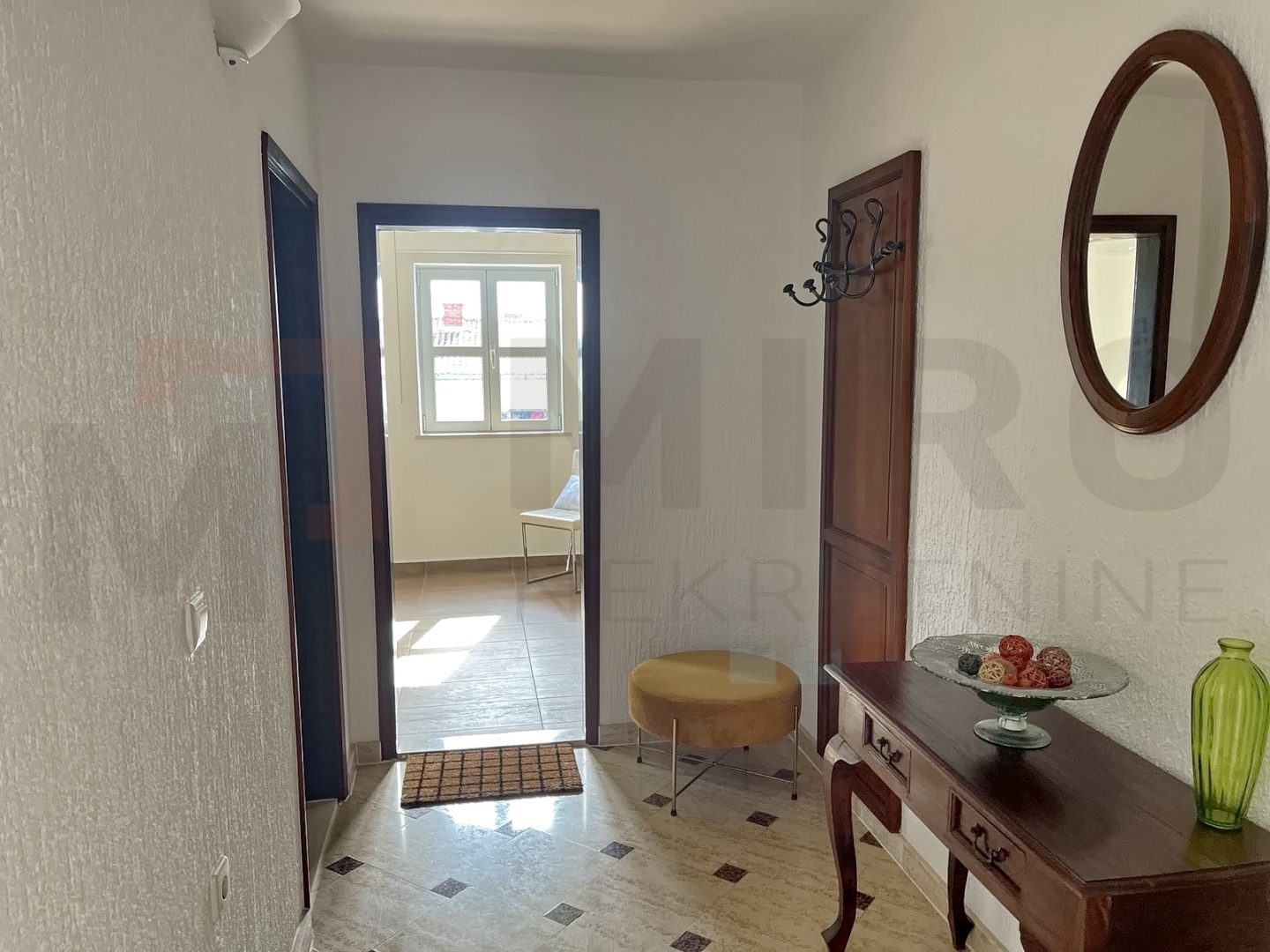 Malinska, apartmanska kuća s bazenom, PRODAJA!