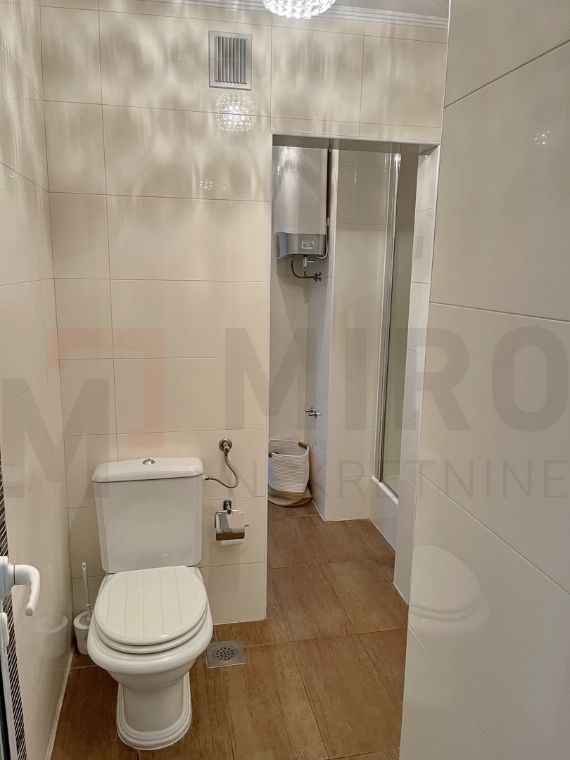 Malinska, apartmanska kuća s bazenom, PRODAJA!