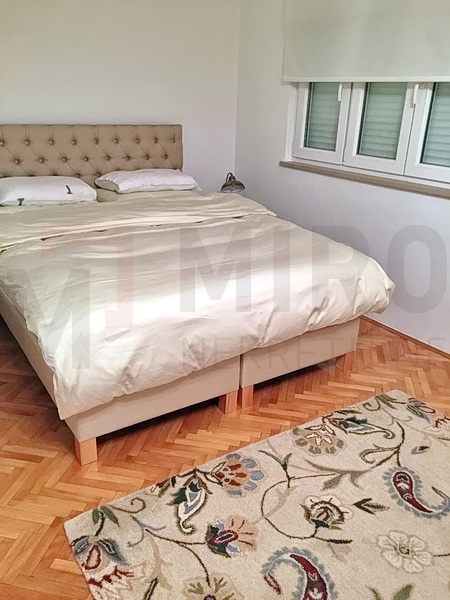 Malinska, apartmanska kuća s bazenom, PRODAJA!