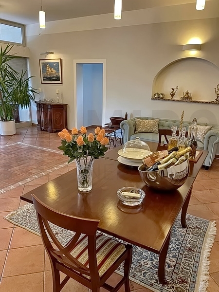Malinska, apartmanska kuća s bazenom, PRODAJA!