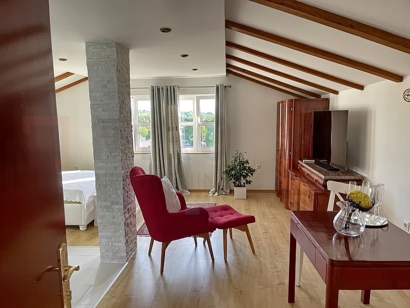 Malinska, apartmanska kuća s bazenom, PRODAJA!