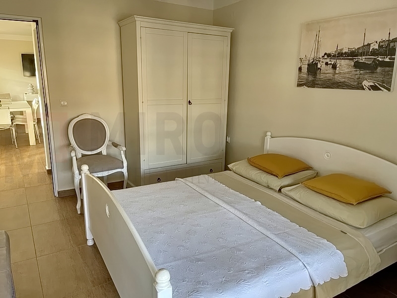 Malinska, apartmanska kuća s bazenom, PRODAJA!