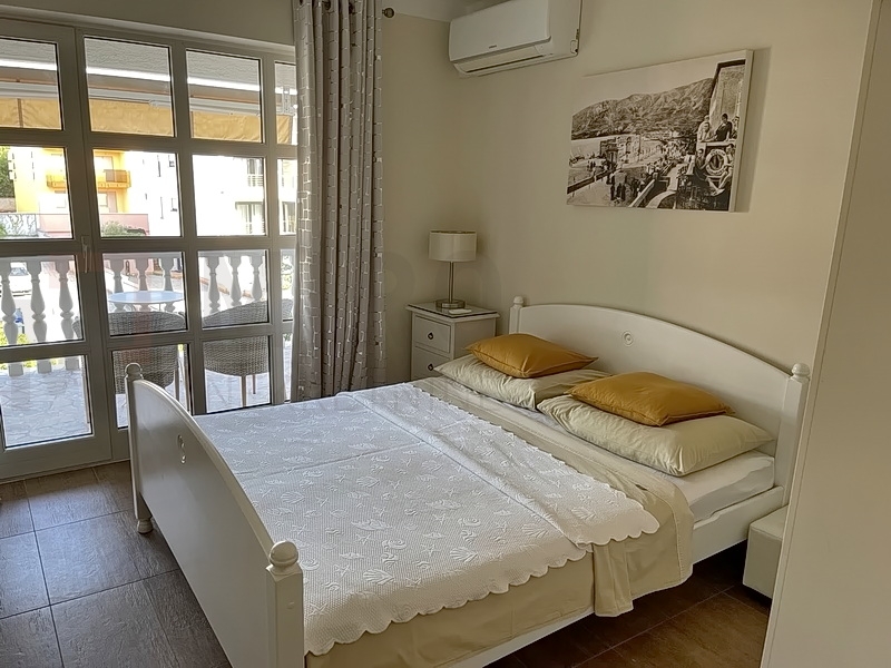 Malinska, apartmanska kuća s bazenom, PRODAJA!
