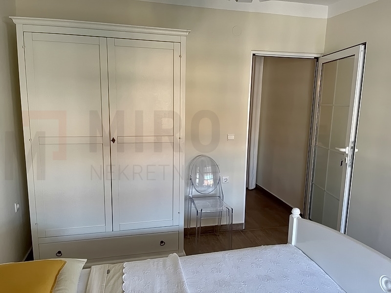 Malinska, apartmanska kuća s bazenom, PRODAJA!