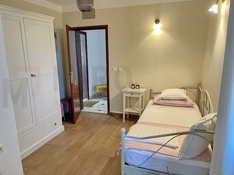 Malinska, apartmanska kuća s bazenom, PRODAJA!