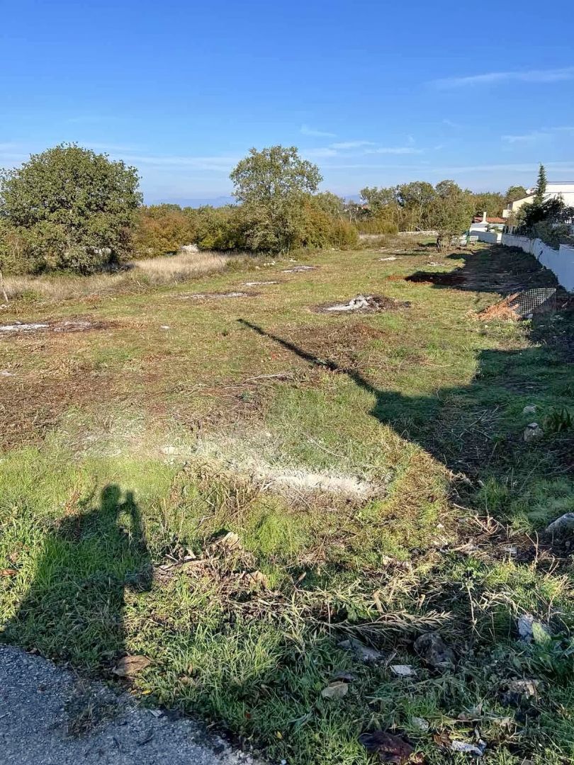 Otok Krk, Malinska, kvalitetno građevinsko zemljište za gradnju samostojeće ville s bazenom , PRODAJA!