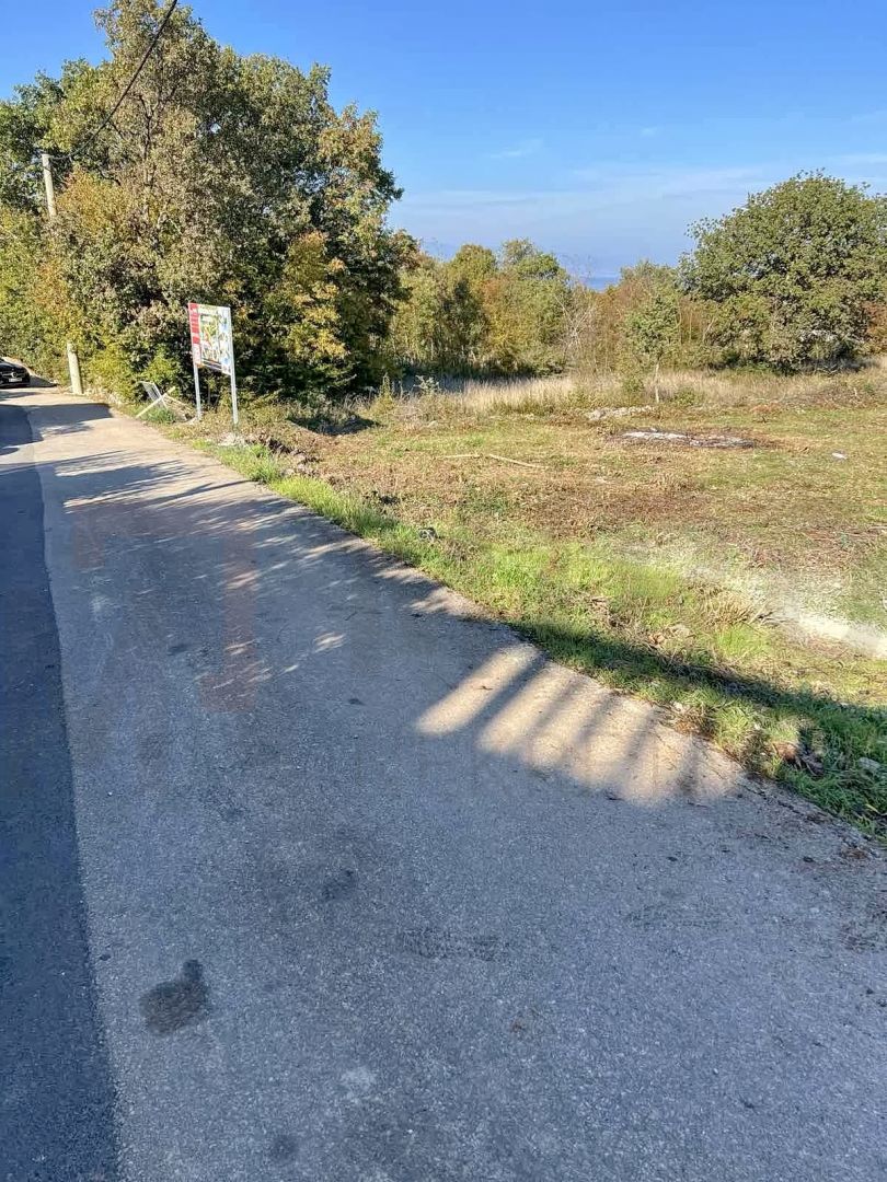 Otok Krk, Malinska, kvalitetno građevinsko zemljište za gradnju samostojeće ville s bazenom , PRODAJA!